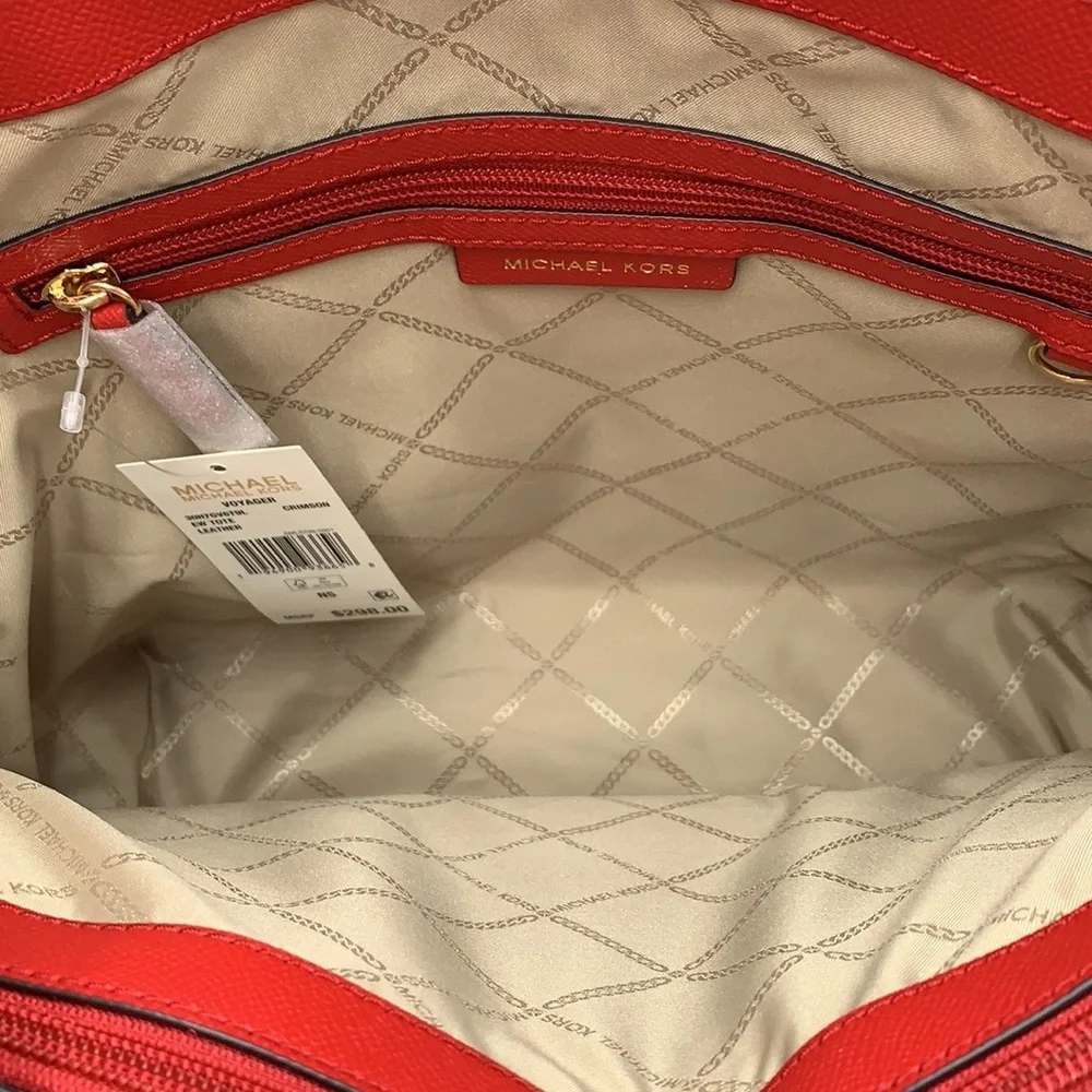 MICHAEL KORS Voyager East West Tote Crimson Color
